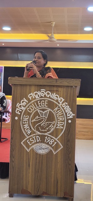 Inter Departmental Seminar on Effects of Digital media and social media on youth 
Resource Person:- Drm Sohani Das