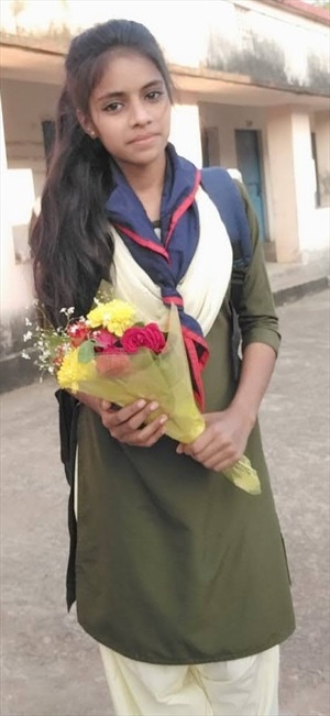 Puja Raut student of Political science hons won prize on eve of National Voter's Day